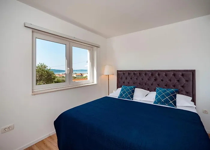 Appartement With Parking Space Kastel Sucurac, - 22451 *