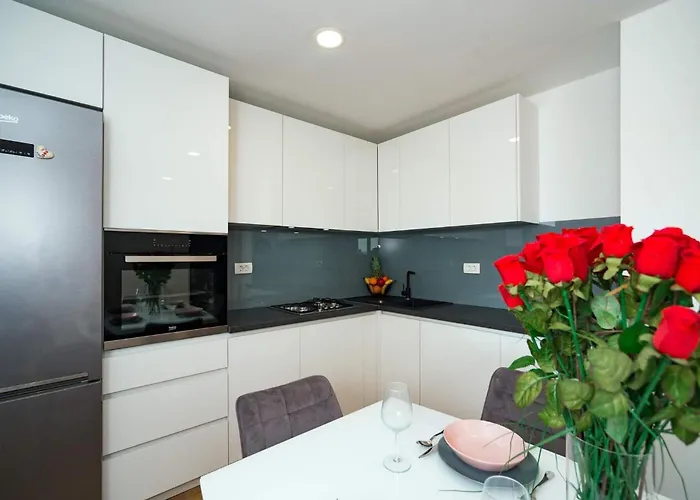 With Parking Space Kastel Sucurac, - 22451 Appartement *