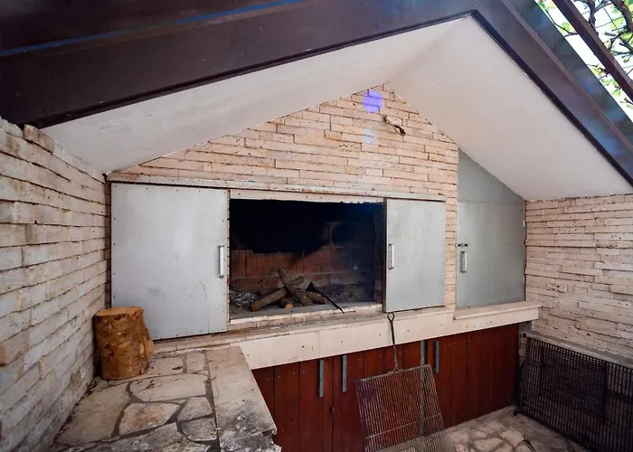 With Parking Space Kastel Sucurac, - 22451 Appartement