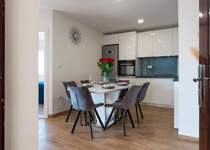 With Parking Space Kastel Sucurac, - 22451 Appartement Kaštela